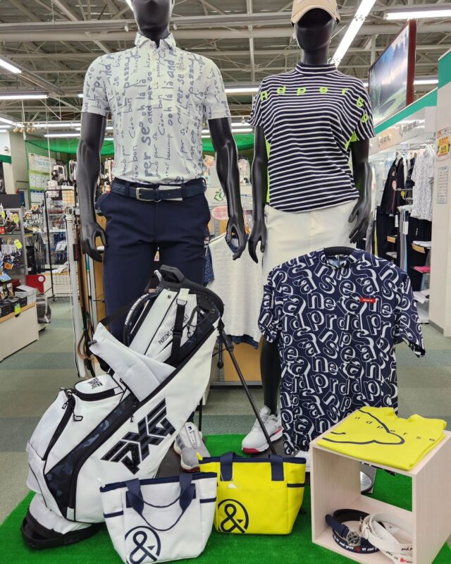 .本日もアンパスィの⁡
⁡コーディネートです✨
.
メンズ→ロゴ入りのポロシャツとモックタイプ
遊び心があってオシャレなデザインです！
.
レディース→ゆったりした丸みのあるシルエットで
体のラインが出にくいデザインです！
.
気になる方はお早めにご来店下さい🤗
.
.
.
 .# アンパスィ #アンパスィゴルフウェア
.
#ゴルフ女子 #ゴルフ男子 #ゴルフ好き #ゴルフ大好き #ゴルフ好きと繋がりたい #ゴルフ男子と繋がりたい #ゴルフ女子と繋がりたい #ゴルフウェアメンズ #ゴルフウェアレディース #ゴルフウェアコーデ  #ゴルフコーディネート #アンパスィ #ゴルフクラブ #ゴルフギア #ゴルフボール #ゴルフアパレル #カスタムクラブ #地クラブ  #地クラブマニア #地クラブ女子  #地クラブ男子 #キャディバッグ #andperse #golf #golfwear #第一ゴルフ #第一ゴルフ箕面